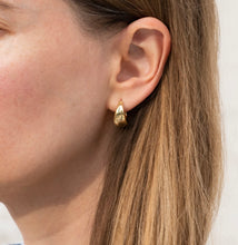 Carica l&#39;immagine nel visualizzatore di Gallery, Bunk Earrings
