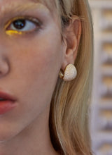 Carica l&#39;immagine nel visualizzatore di Gallery, Bold Earrings
