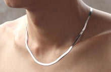 Carica l&#39;immagine nel visualizzatore di Gallery, Flat Chain Necklace
