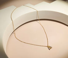 Carica l&#39;immagine nel visualizzatore di Gallery, Bee Necklace
