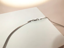 Carica l&#39;immagine nel visualizzatore di Gallery, Flat Chain Necklace
