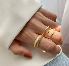 Carica l&#39;immagine nel visualizzatore di Gallery, Olivia &amp; Vintage Rings
