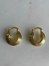 Carica l&#39;immagine nel visualizzatore di Gallery, Vintage Earrings
