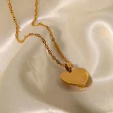 Carica l&#39;immagine nel visualizzatore di Gallery, Heart Necklace
