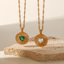 Carica l&#39;immagine nel visualizzatore di Gallery, Medal Hearts Necklace
